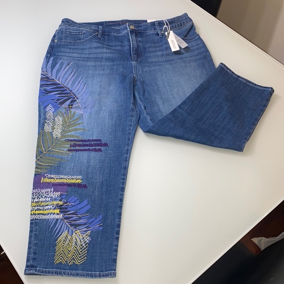 Chico's Denim - NWT Chico’s So Slimming Girlfriend Slim Leg Sz3